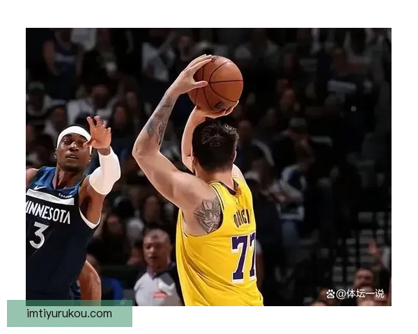 里夫斯腹斜肌二级损伤影响湖人季后赛阵容 专家提出治疗与轮换调整方案